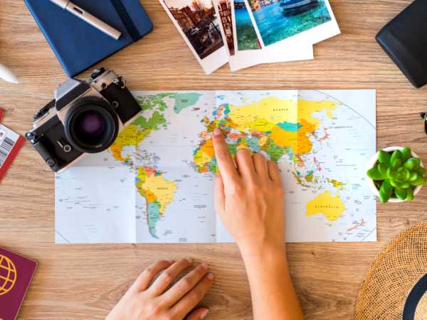 how do travellers make money