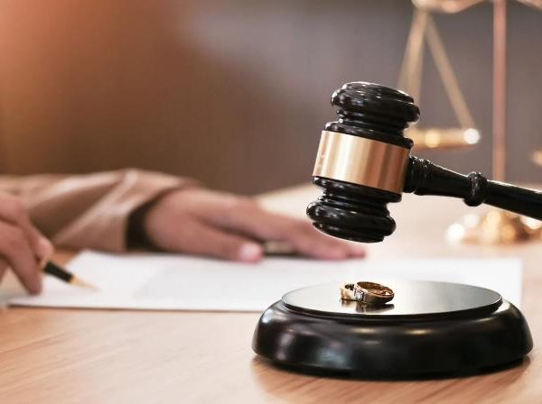 How Expert Divorce Lawyers Facilitate Smoother Separations