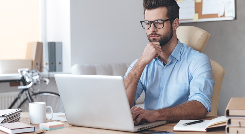 How to Report Someone for Working Cash in Hand and Claiming Benefits