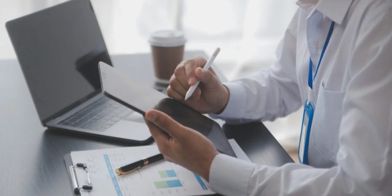 Do I Have to Notify HMRC of Savings Interest in the UK