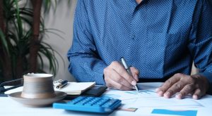 What is the Estimated Take-Home Salary Above State Pension for £21,000 After Tax?