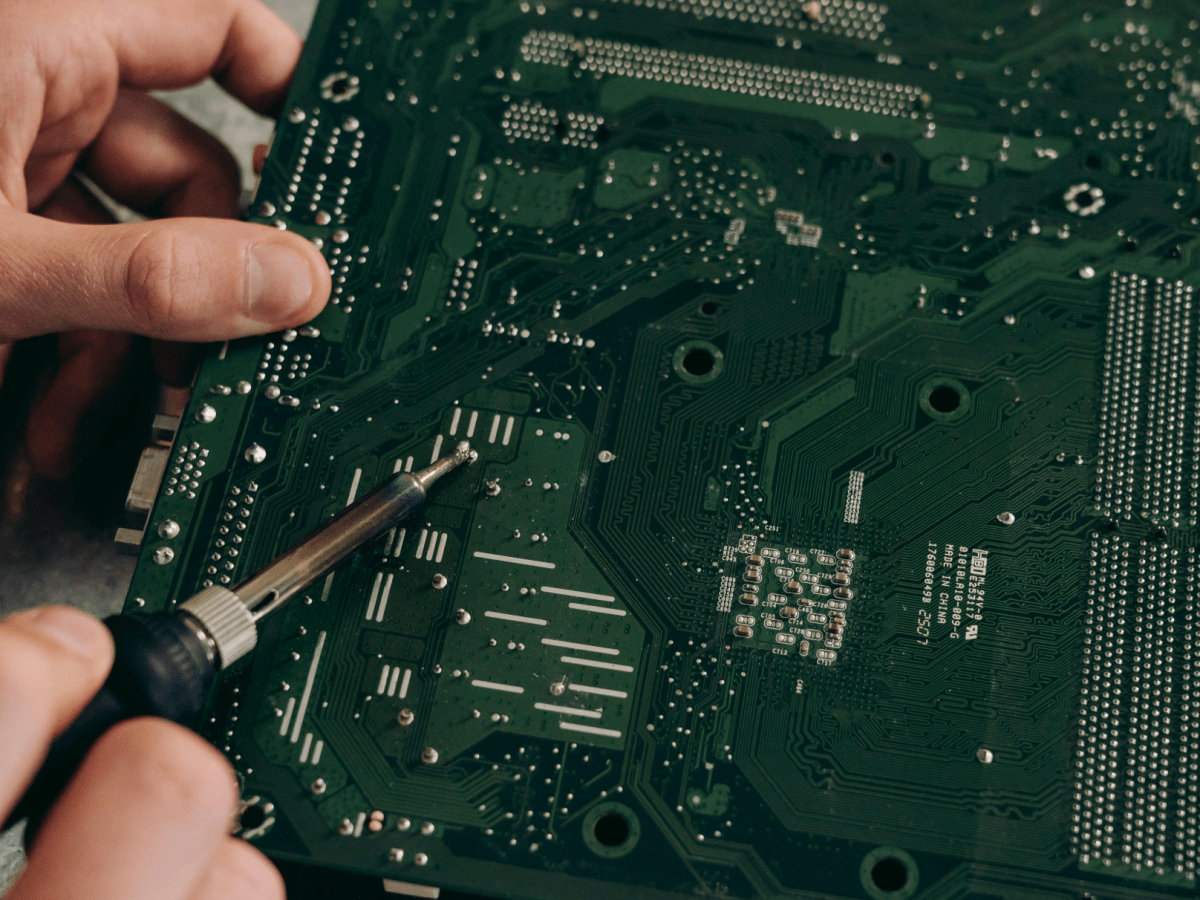 Navigating Supply Chain Challenges in the Electronics Sector