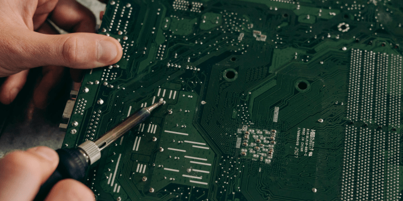 Navigating Supply Chain Challenges in the Electronics Sector